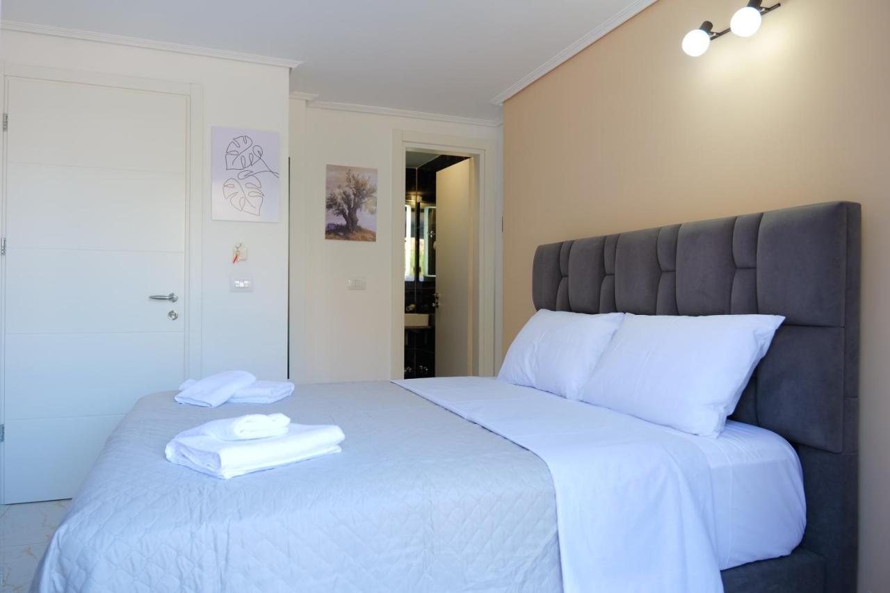 Elite Hotel Sarandë Buitenkant foto