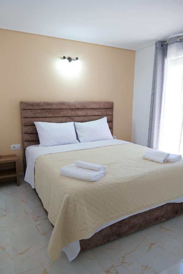 Elite Hotel Sarandë Buitenkant foto