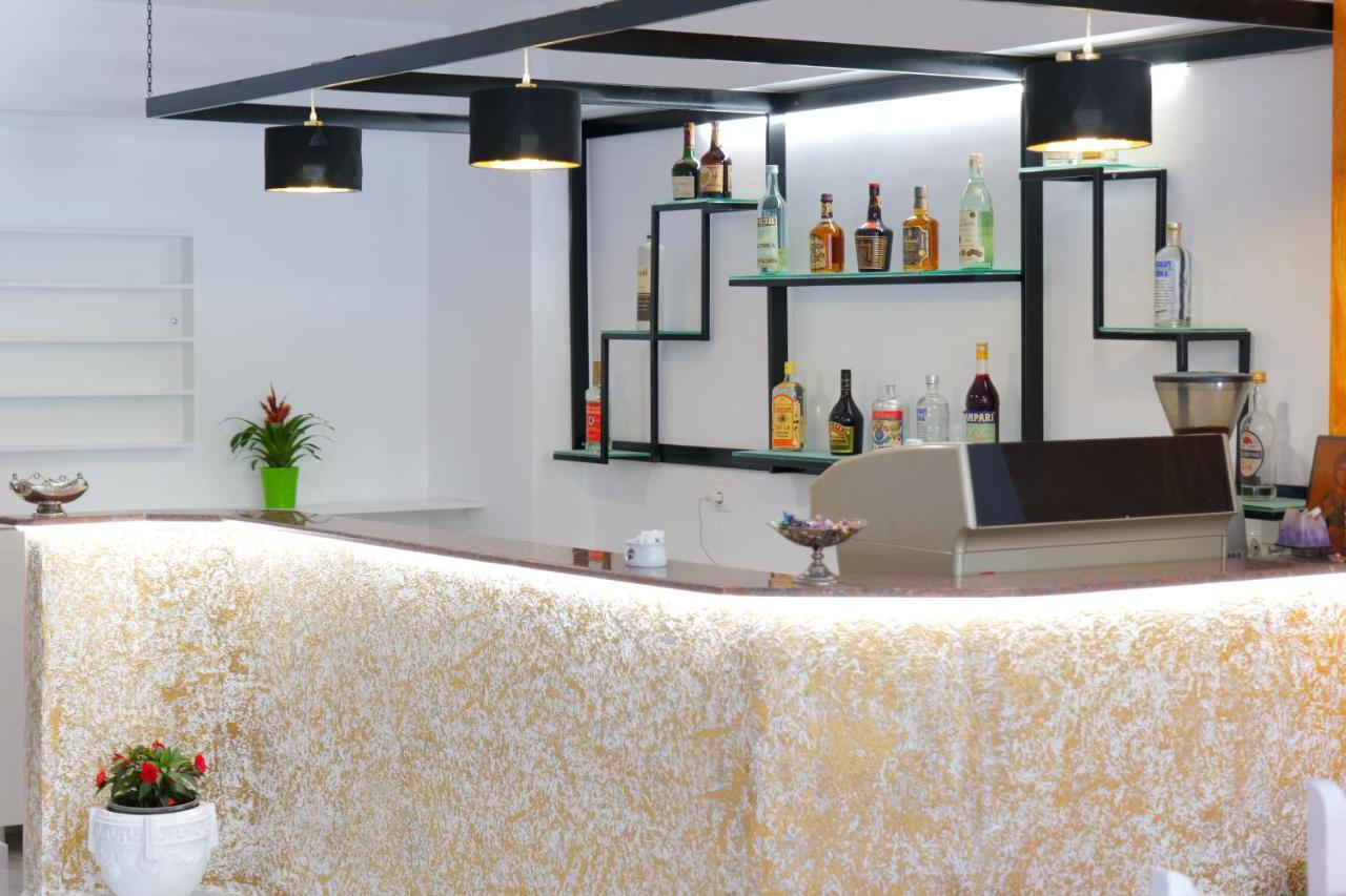 Elite Hotel Sarandë Buitenkant foto