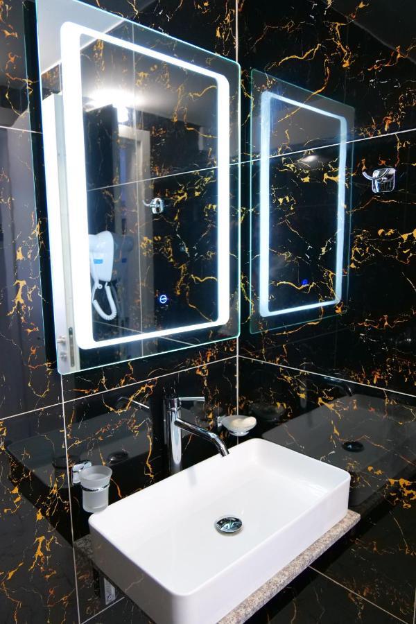 Elite Hotel Sarandë Buitenkant foto
