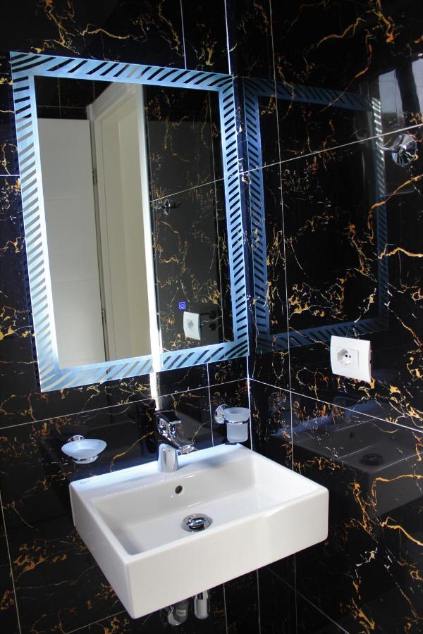 Elite Hotel Sarandë Buitenkant foto