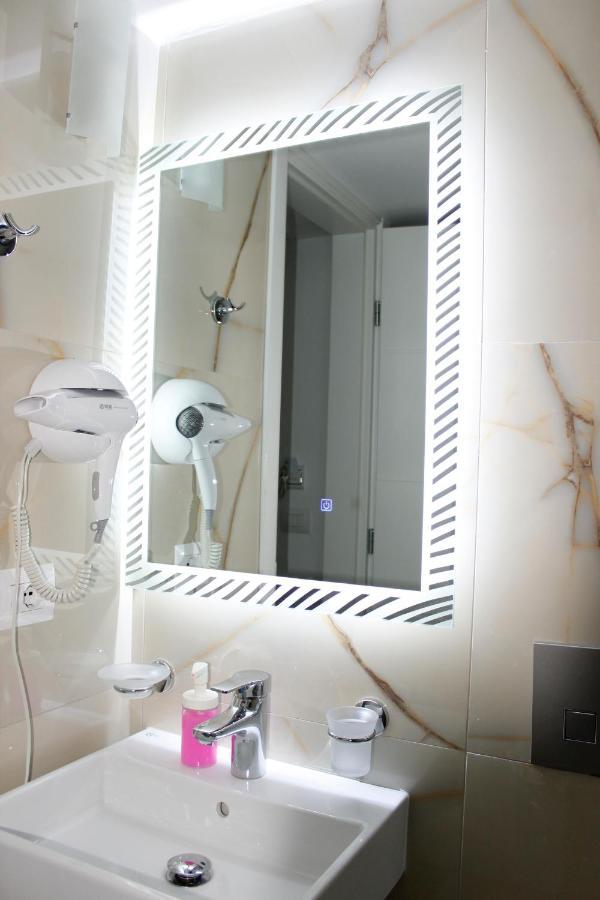 Elite Hotel Sarandë Buitenkant foto