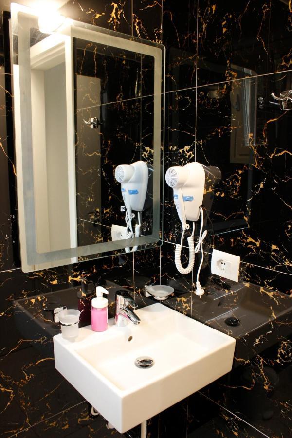 Elite Hotel Sarandë Buitenkant foto
