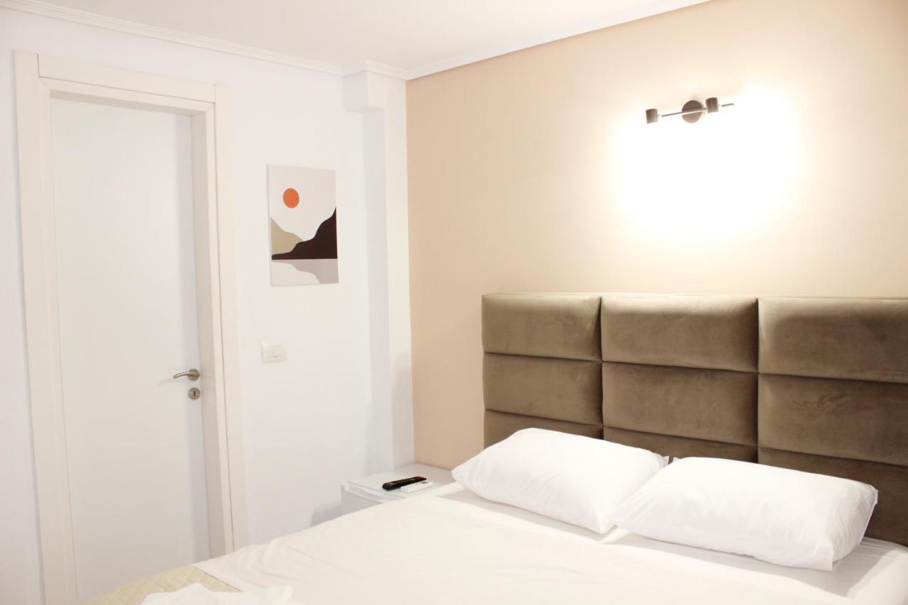 Elite Hotel Sarandë Buitenkant foto