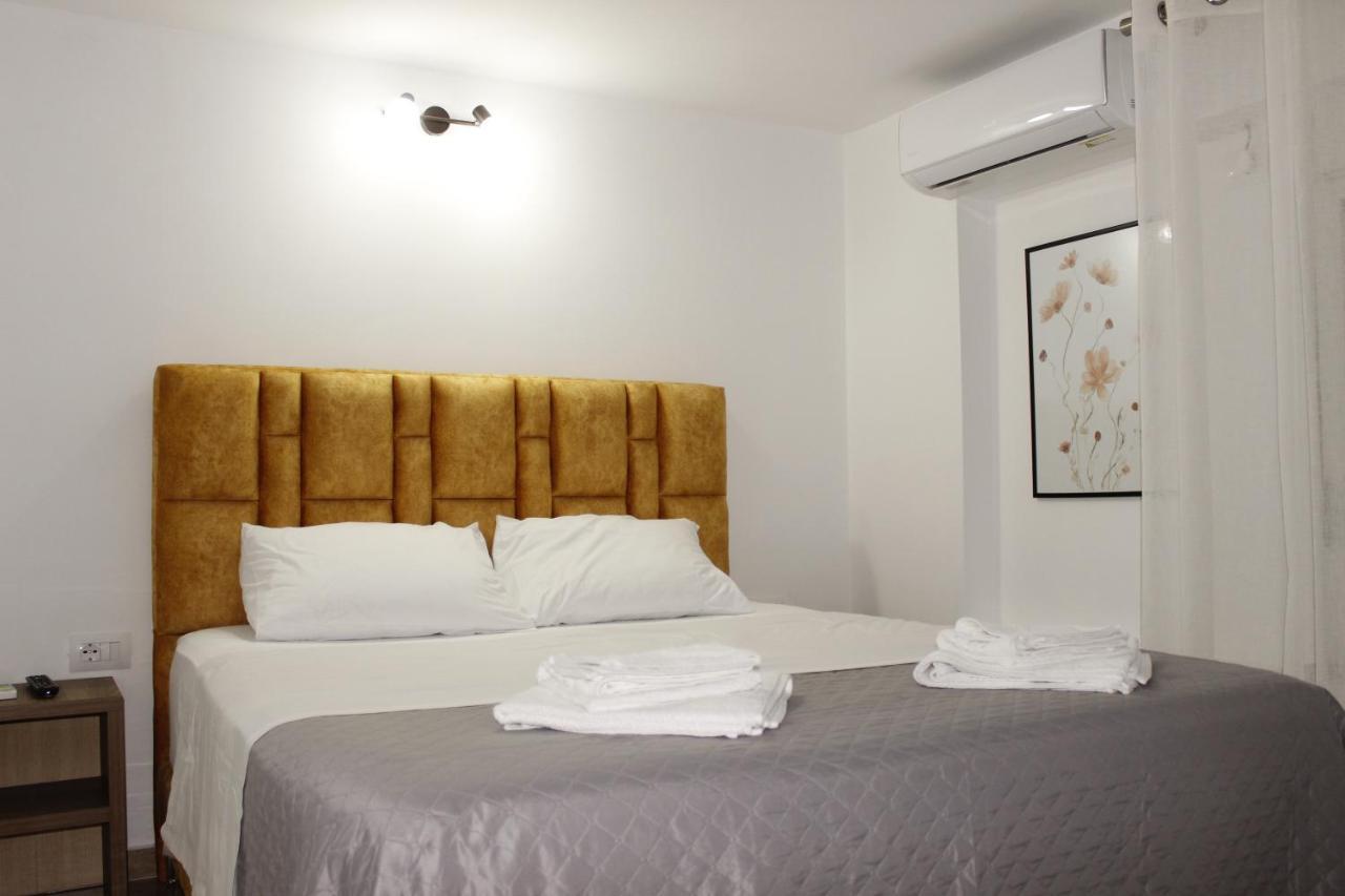 Elite Hotel Sarandë Buitenkant foto